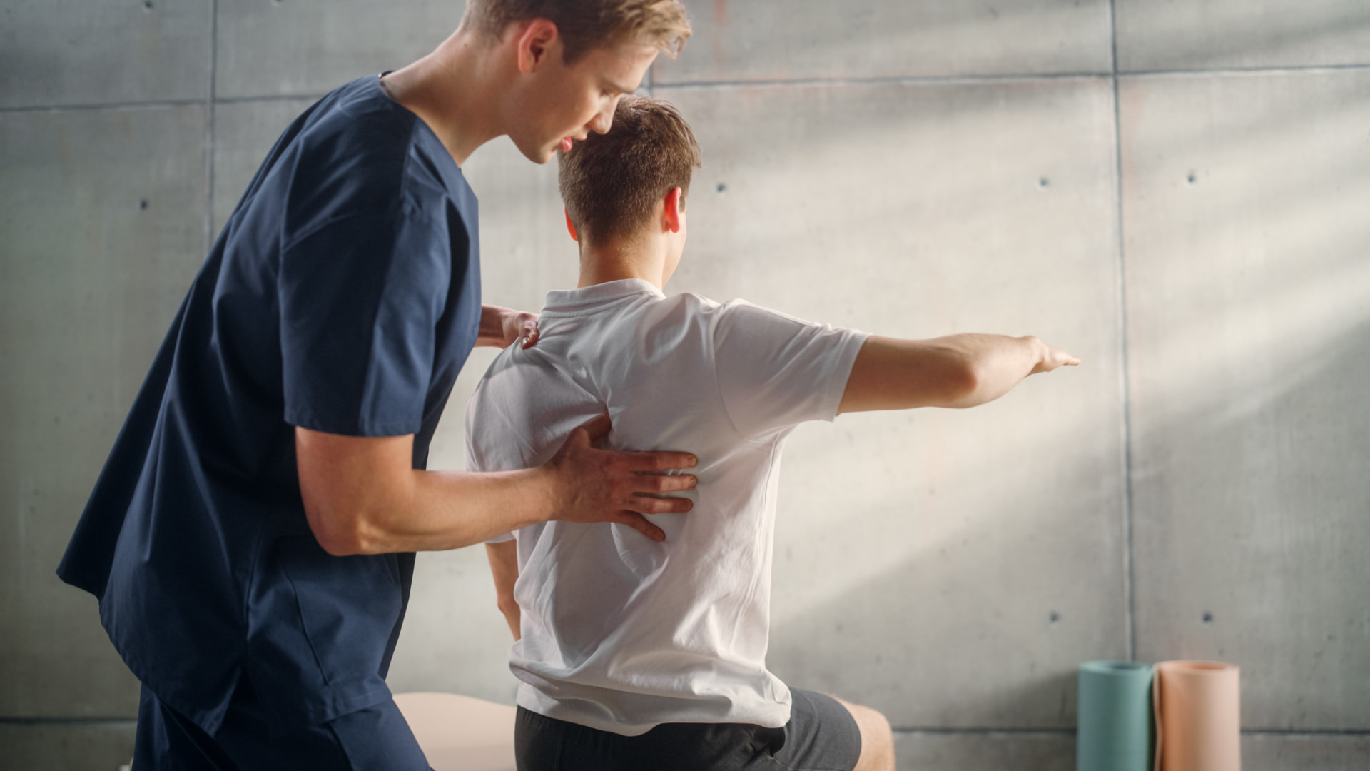 Frozen Shoulder: The Combined Approach That Breaks the Cycle